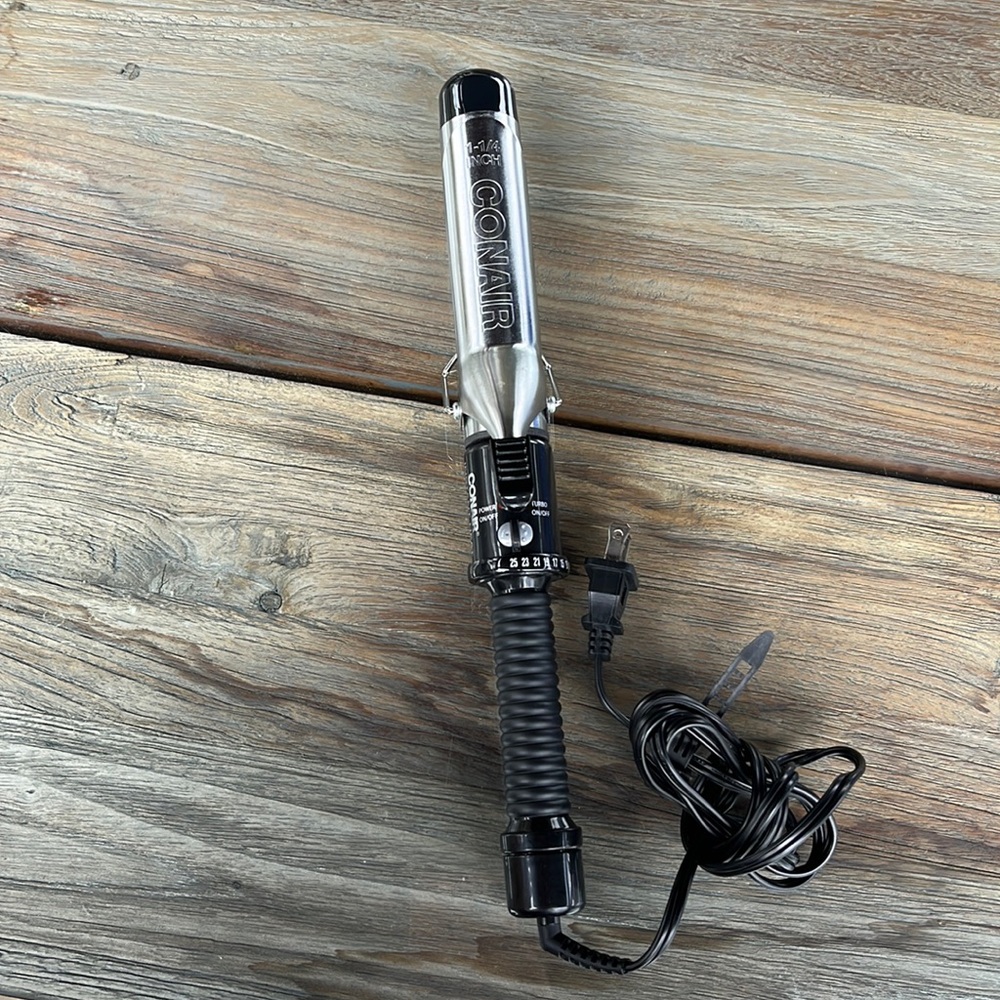 Conair 1-1/4 inch barrel size curling iron with adjustable temperature